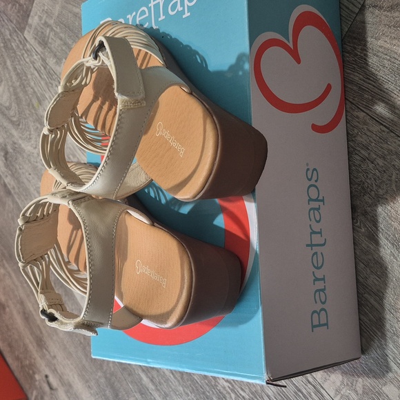 BareTraps Women's Tan Strappy‎ Sandals - Picture 3 of 7